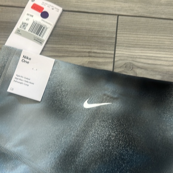 NWT Nike One Teal Green Splatter leggings size XS - Picture 2 of 3